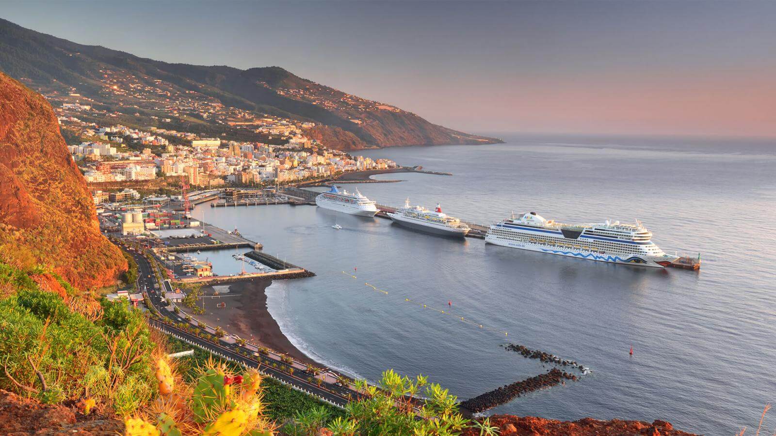 Le port de La Palma Salut Îles Canaries Le port de La Palma Salut Îles Canaries