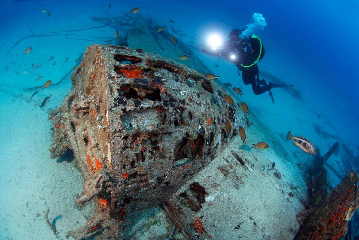 Bucear en el pecio del Douglas DC-3 de Playa de Vargas, en Gran Canaria