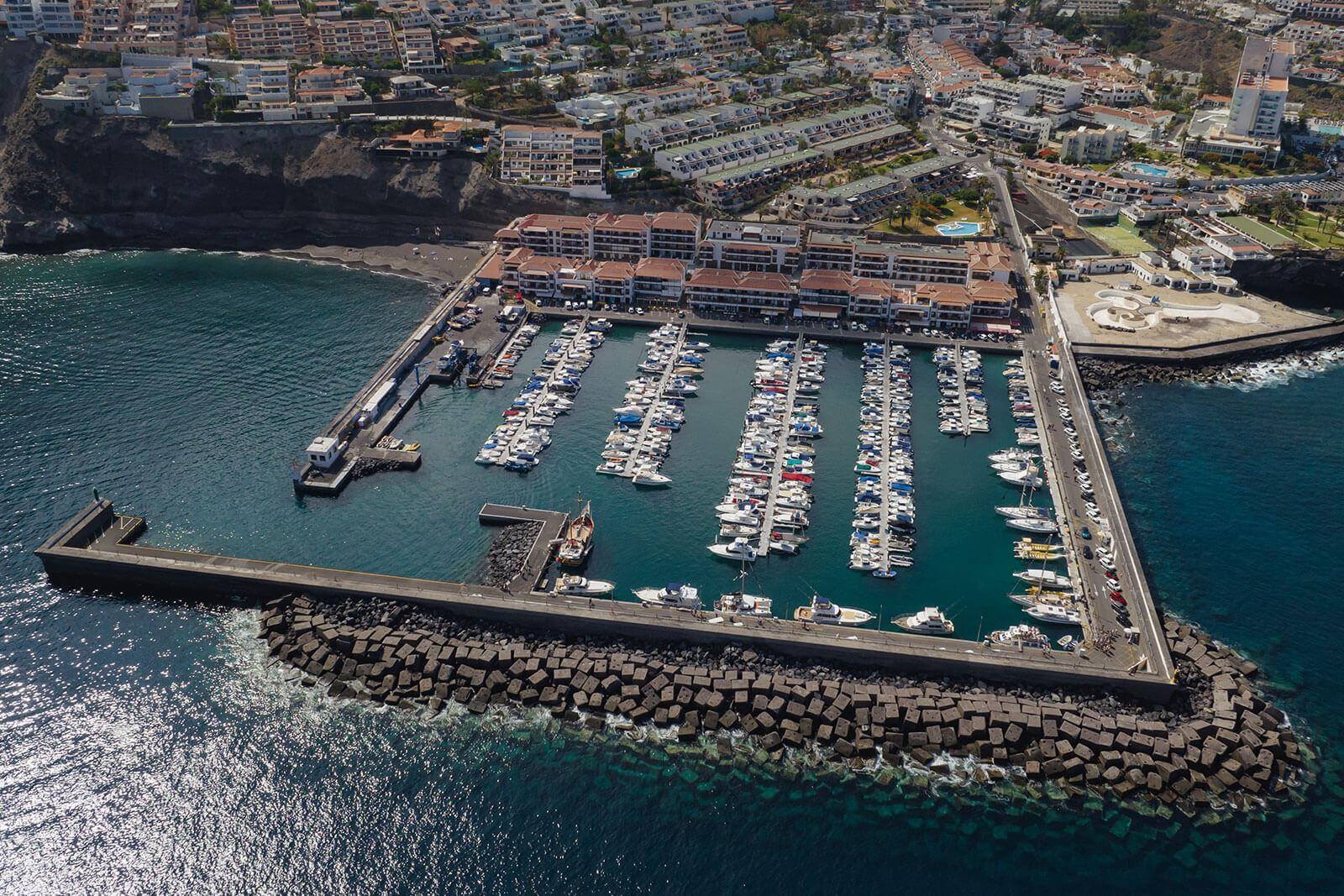 Le port de plaisance de Los Gigantes. Tenerife.